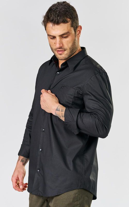 Camisa ML Masc. lisa elastano c/ bolso - PRETO