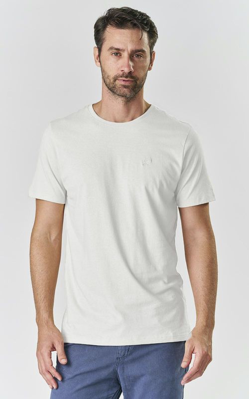 Camiseta básica manga curta masculina com bordado logo no tom da peça. - BRANCO