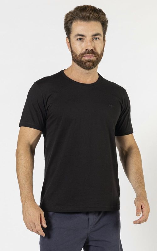 Camiseta básica manga curta masculina com bordado logo no tom da peça. - PRETO