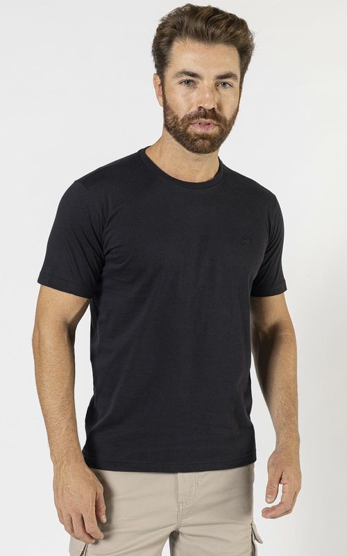 Camiseta básica manga curta masculina com bordado logo no tom da peça. - PRETO