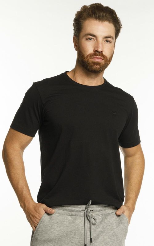 Camiseta básica manga curta masculina com bordado logo no tom da peça. - PRETO