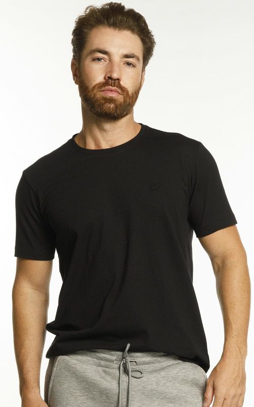 Camiseta básica manga curta masculina com bordado logo no tom da peça. - PRETO