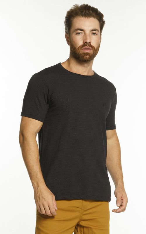 Camiseta básica manga curta masculina com bordado logo no tom da peça. - PRETO